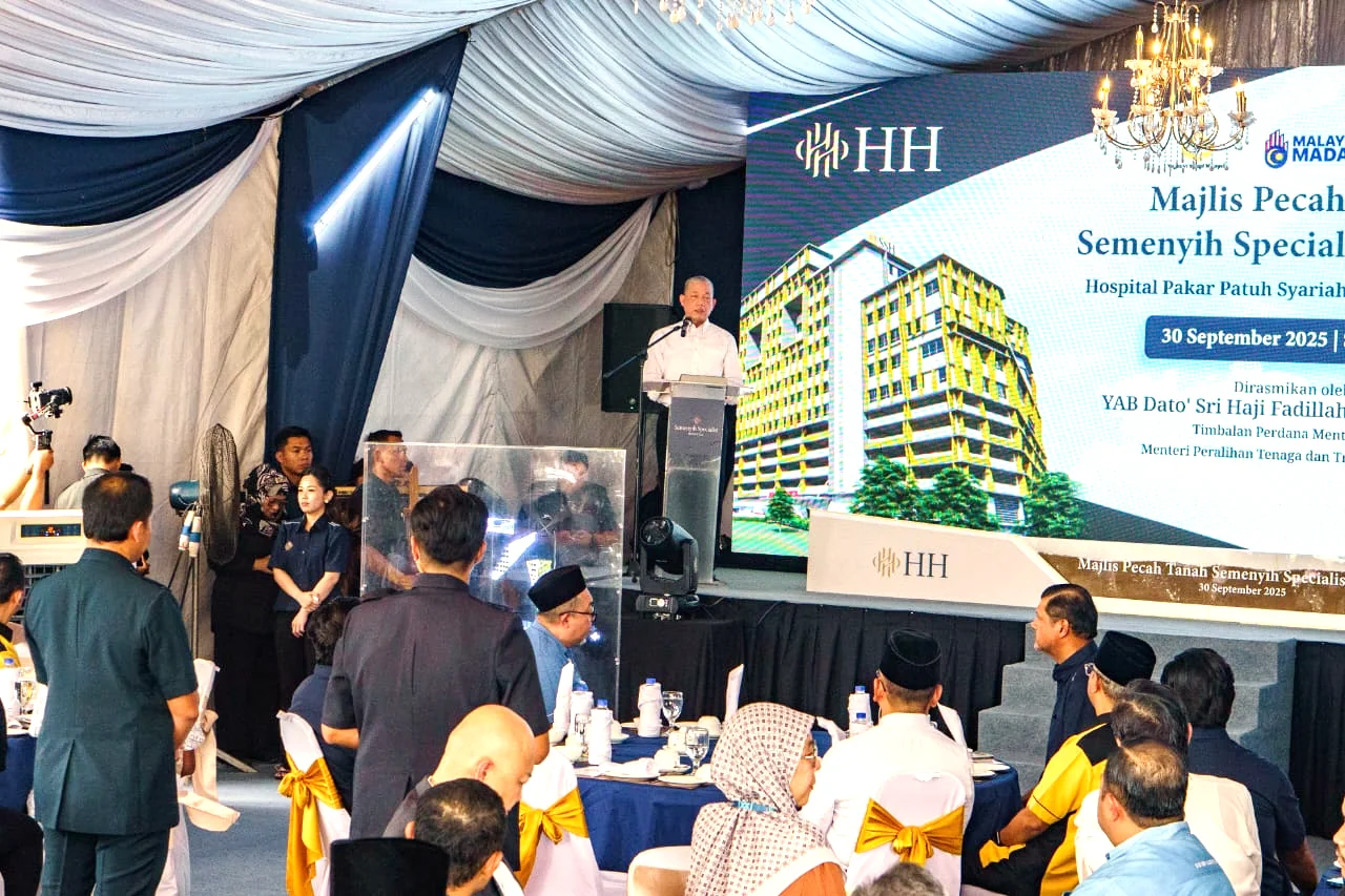 Audience and presentation at the Semenyih groundbreaking event